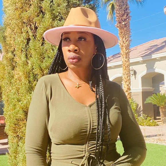 Two Tone Wide Brim Fedora - Picture 2 of 3